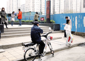 “摩的”绝迹“电的”出动
