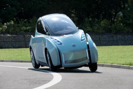 Nissan推新电动车Land Glider 转弯车身自动倾斜