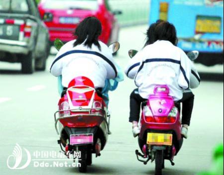 泉州：校方不支持学生骑电动车