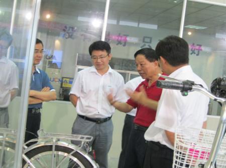 中国自行车协会理事长马中超莅临澳柯玛公司参观