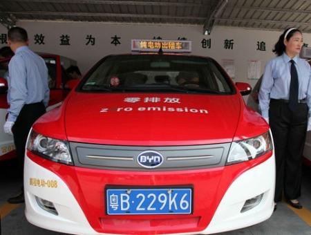 深圳纯电动出租车的无奈：跑一天要充4次电[图]