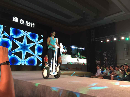 现场直击:Airwheel自平衡车智能电动车2015新品首发