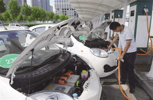 国务院：开展智能网联汽车示范试点 