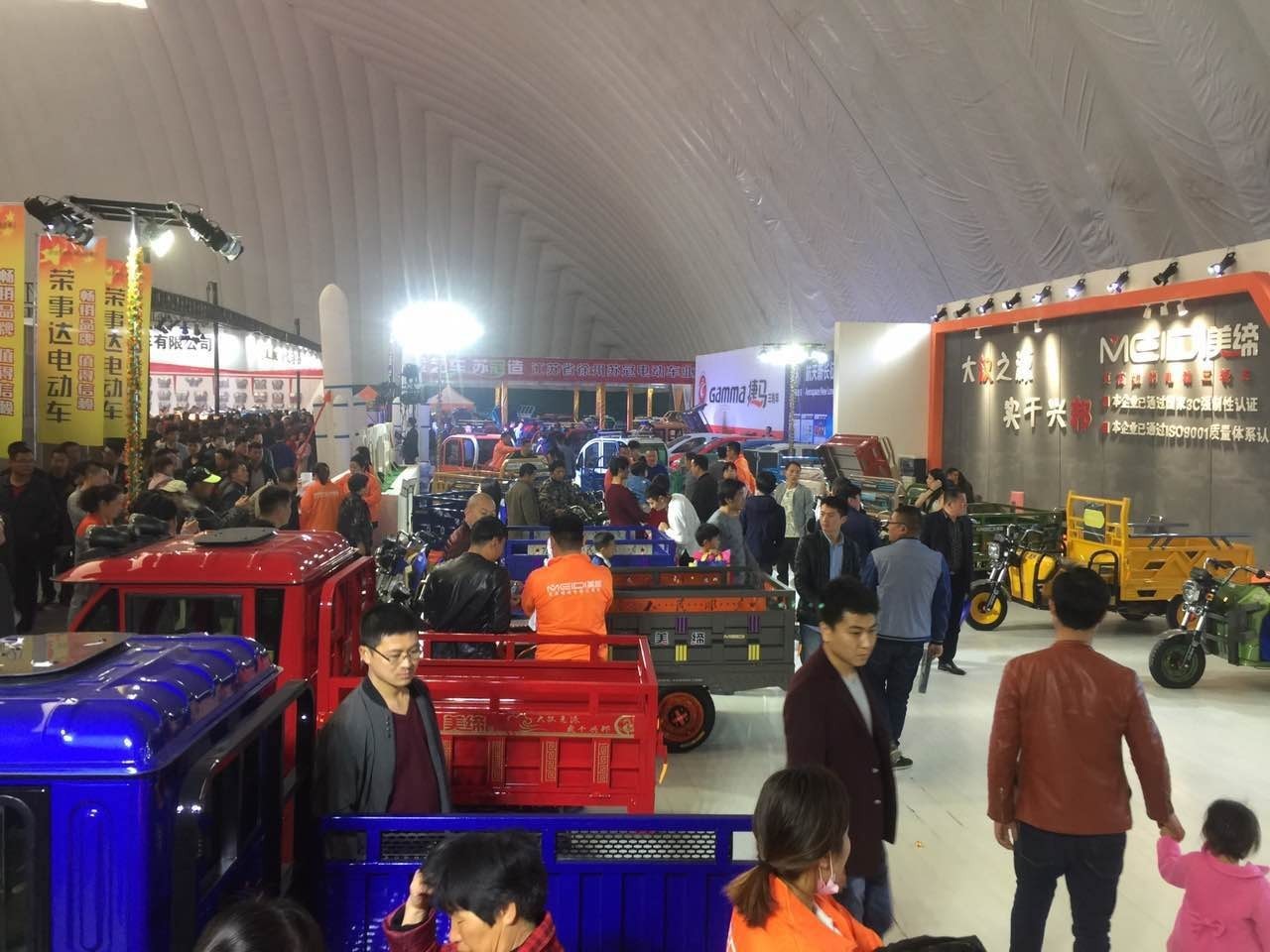 电动三轮车首日众筹突破6000台，丰县展哪个品牌这么火？