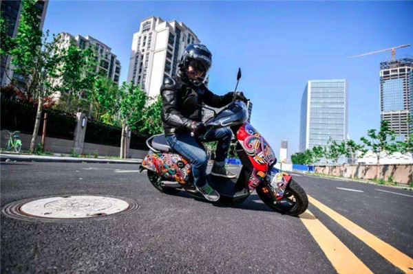 电动车新规后，电摩与汽油摩托车如何选择？