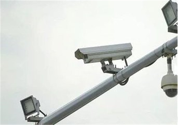 4月起南京将严管电动车 探索用电子监控曝光交通违法