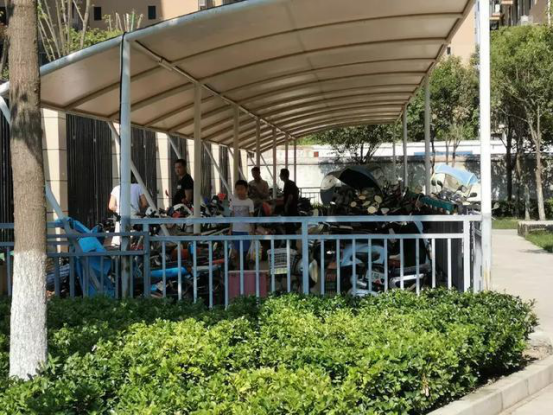 小区电动车充电怎么解决？业主不买账，物业说头都大了！