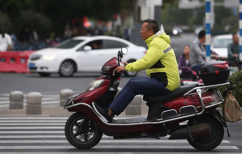 10月起郑州电动车乱放最高罚50元或扣车