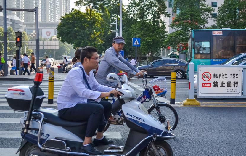 电动自行车管理是该全面禁行，还是登记上牌？