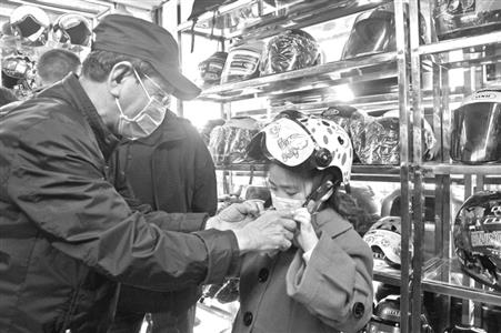 公安部交管局将在全国开展骑电动自行车“一盔一带”安全守护行动