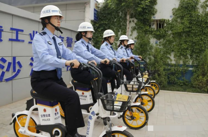 首批电动自行巡逻车出现在榆林街头