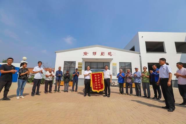 企业捐赠电动观光车，“振兴”号运行，徐村现新版《速度与激情》