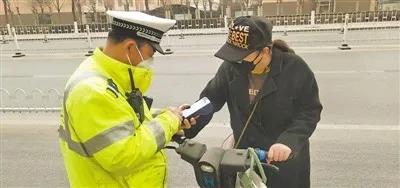 北青报：闯入“失管地带”的低速电动车，难题如何破解？