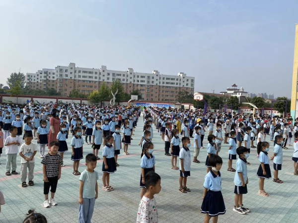 绿佳集团连续九年爱心捐赠，许昌鄢陵小学开学捐赠仪式