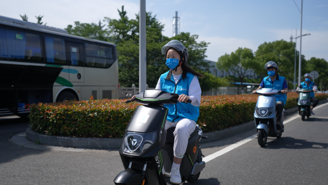 雅迪碳纤维2.0&星恒FAR远征锂电池重磅发布！征服222.4公里极限里程，国标车迈入续航新时代！
